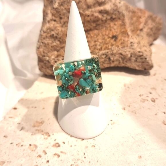 New URBAN OUTFITTERS Turquoise Stone Acrylic Ring - Picture 2 of 8